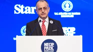 Necip Fazıl Ödülleri sahipleri sahnede