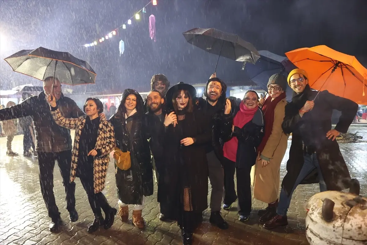 Babaeski'de Geleneksel Koleda Şenliği Yağmurda Bile Coşku Yarattı