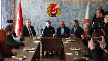 Etkinlikte konuşma yapan Belediye Başkanı Memduh Büyükkılıç