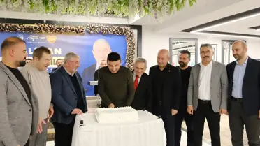 Akşam yemeği masasında konuşma yapan Başkan Aşgın