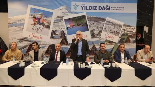 Sivas Valisi Yılmaz Şimşek ile gazeteciler