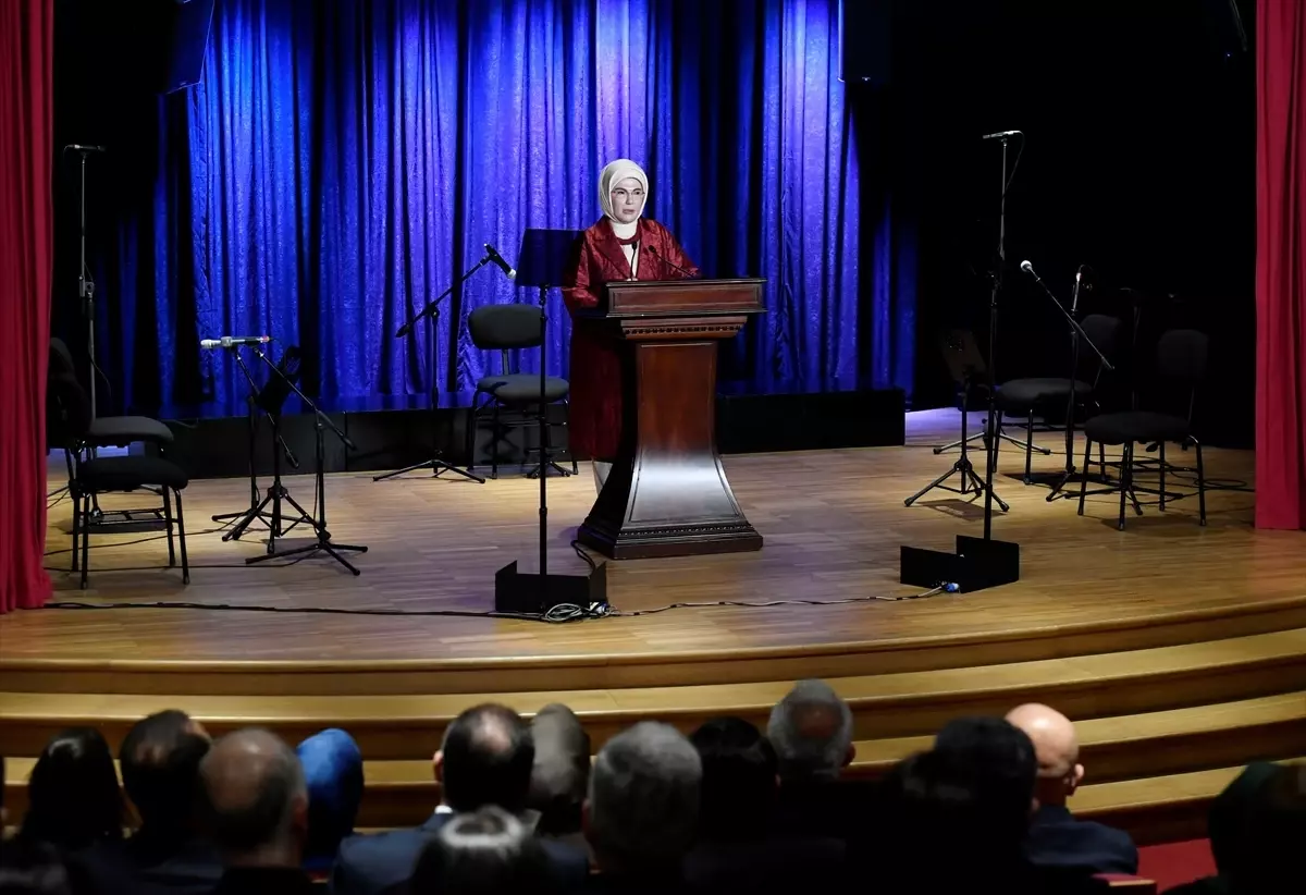 Emine Erdoğan, Palet Türk Müziği İlkokulu'nda Sanat ve Kültür Üzerine Konuştu