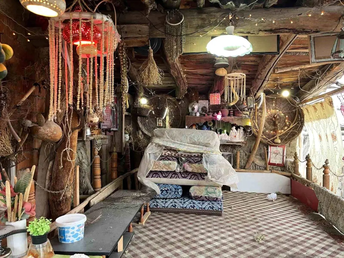 Konya’da Emekli Sanatçının Bahçesi, Renkli Bir Açık Hava Müzesine Dönüştü