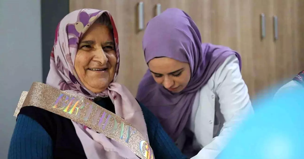 77 Yaşında İlk Doğum Günü: Seneki Mutlu Anlar Kocaeli'de Kutlandı