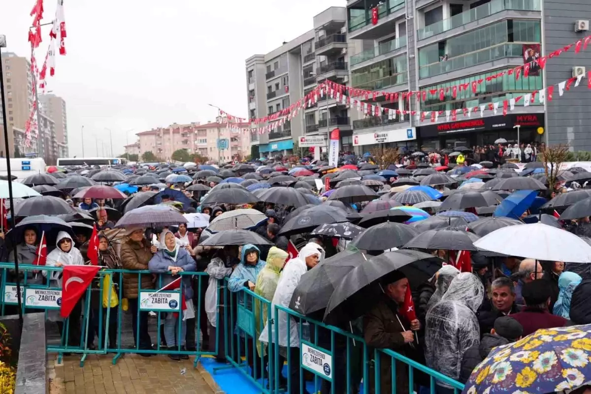 Özgür Özel, Denizli'de Atatürk Bilim Merkezi Açılışında Partilileriyle Buluştu