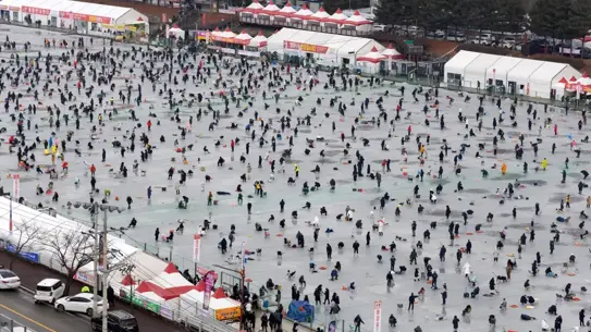Hwacheon Nehri üzerinde balık tutma etkinliği