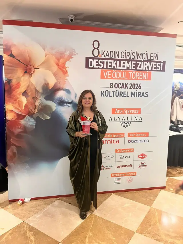 Nazan Eke ödül töreninde