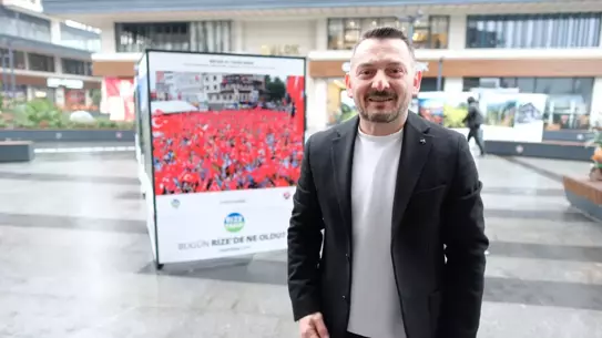 Rize'de yağmur altında fotoğraf sergisi görüntüsü