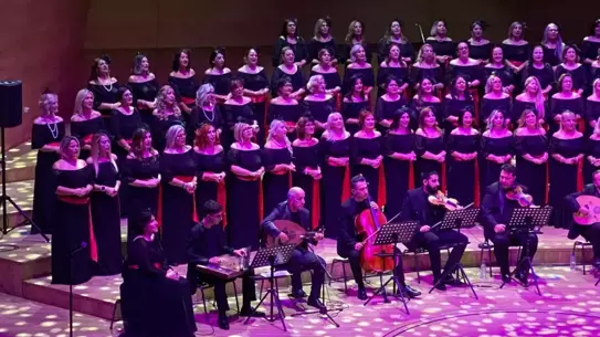 Konserde sahnede Türkan Şoray