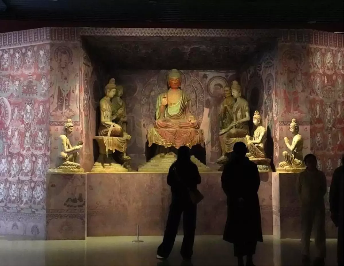 Dilan Atasayar’ın sergi açılışından bir kare