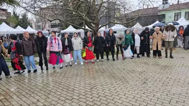 Kalandar Şenliği sırasında horon gösterisi