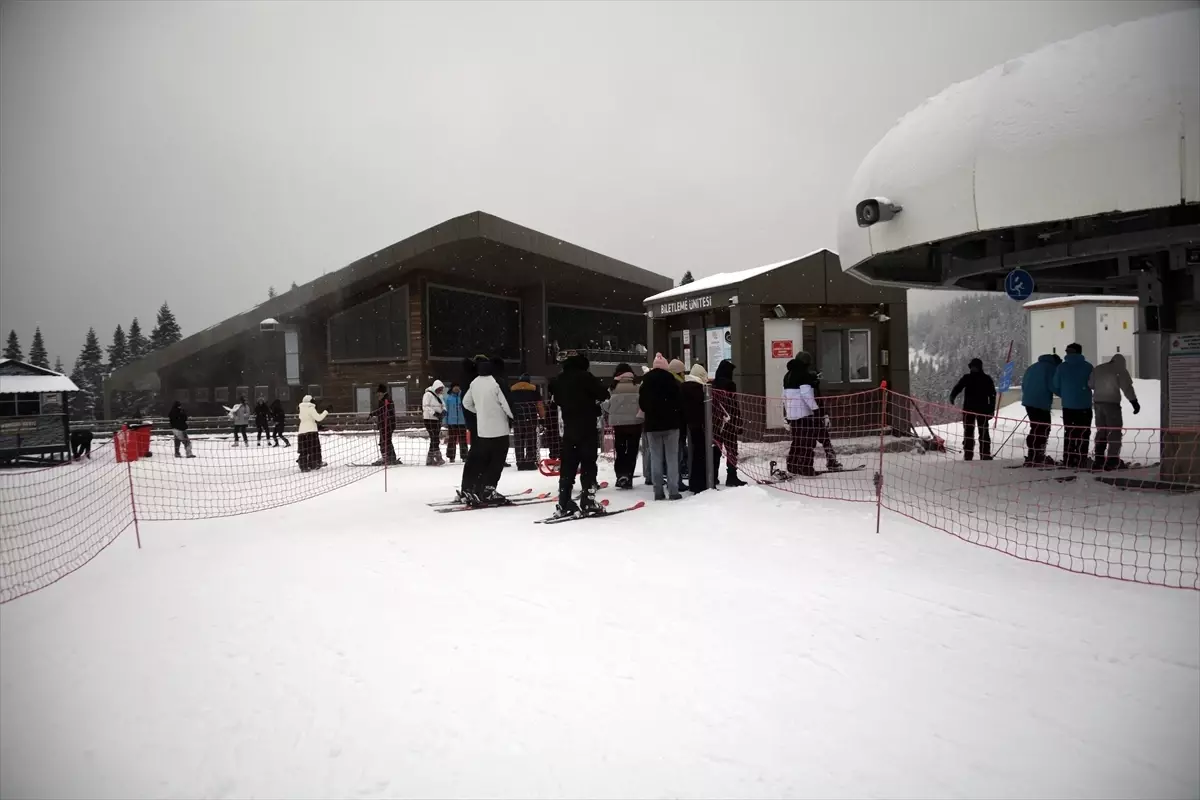 Ilgaz Dağı’nda Kış Keyfi: Yarıyıl Tatilinde Kayak ve Eğlence Şöleni