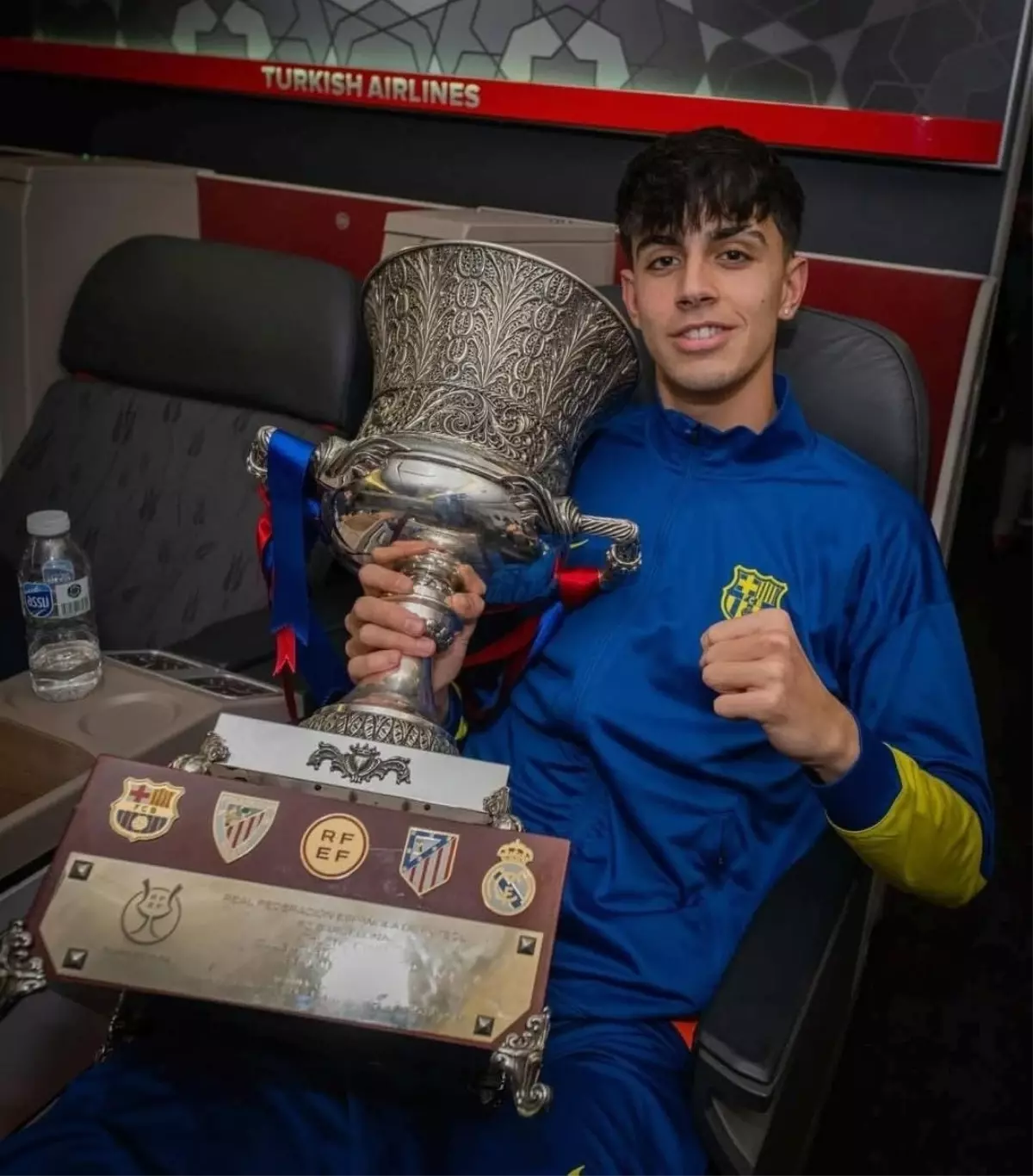 Barcelona, Real Madrid'i Yenerek Süper Kupa Şampiyonluğunu Kutladı