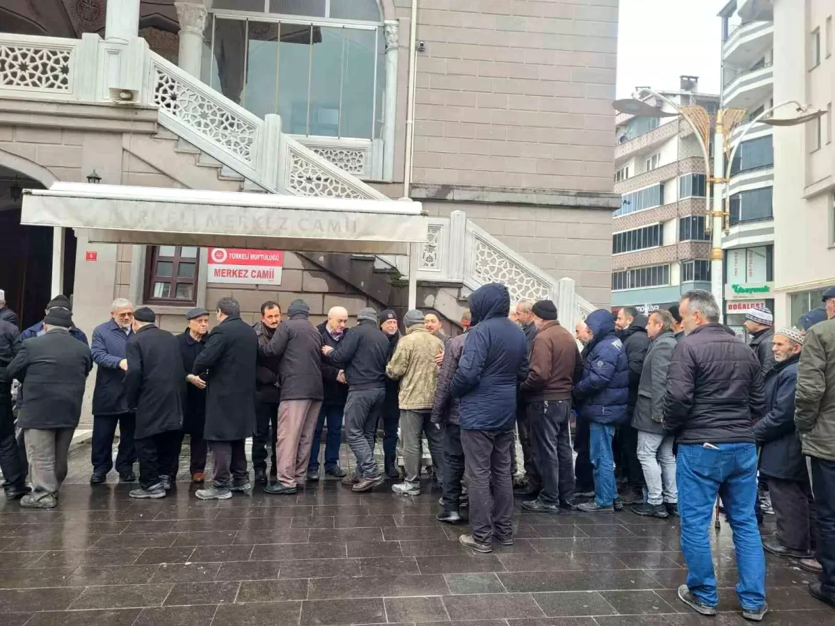Türkeli Camii'nde Umre Yolcuları Dualarla Gönderildi