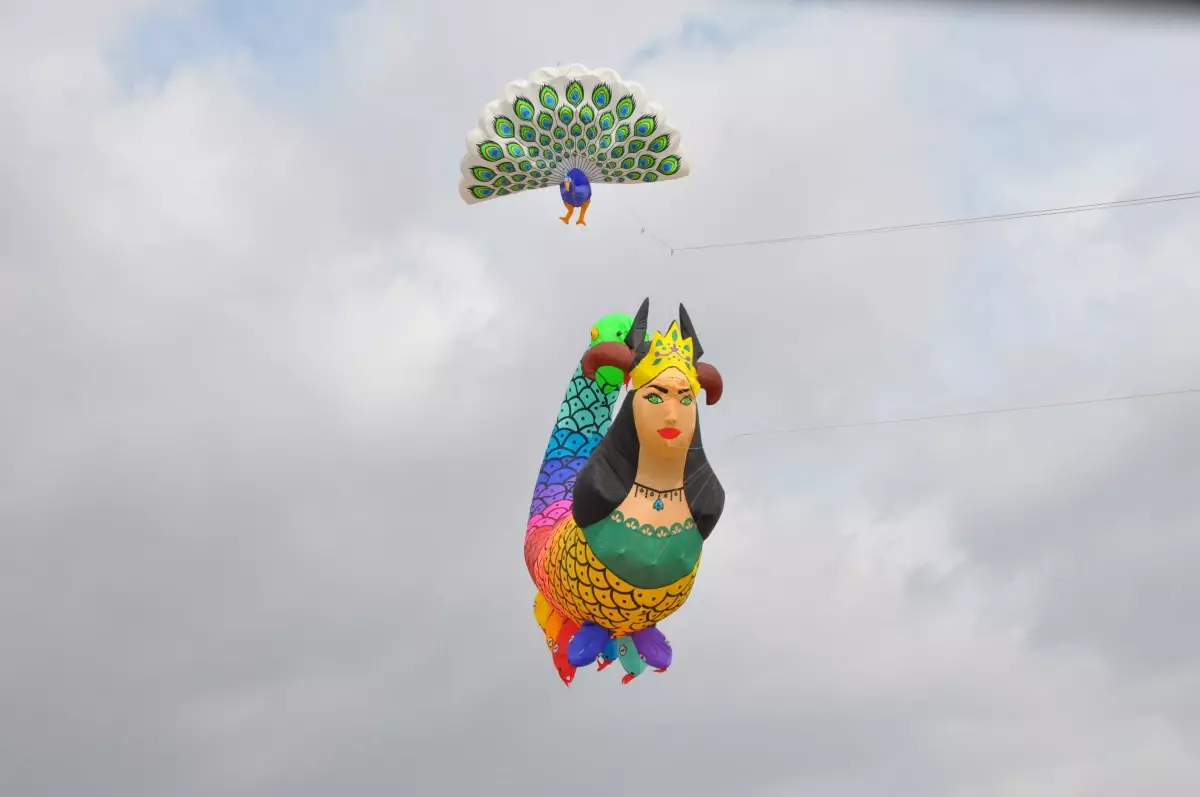 Zahit Mungan, Katar Uçurtma Festivali'nde Mardin'in Renkli Kültürünü Gökyüzüne Taşıyor