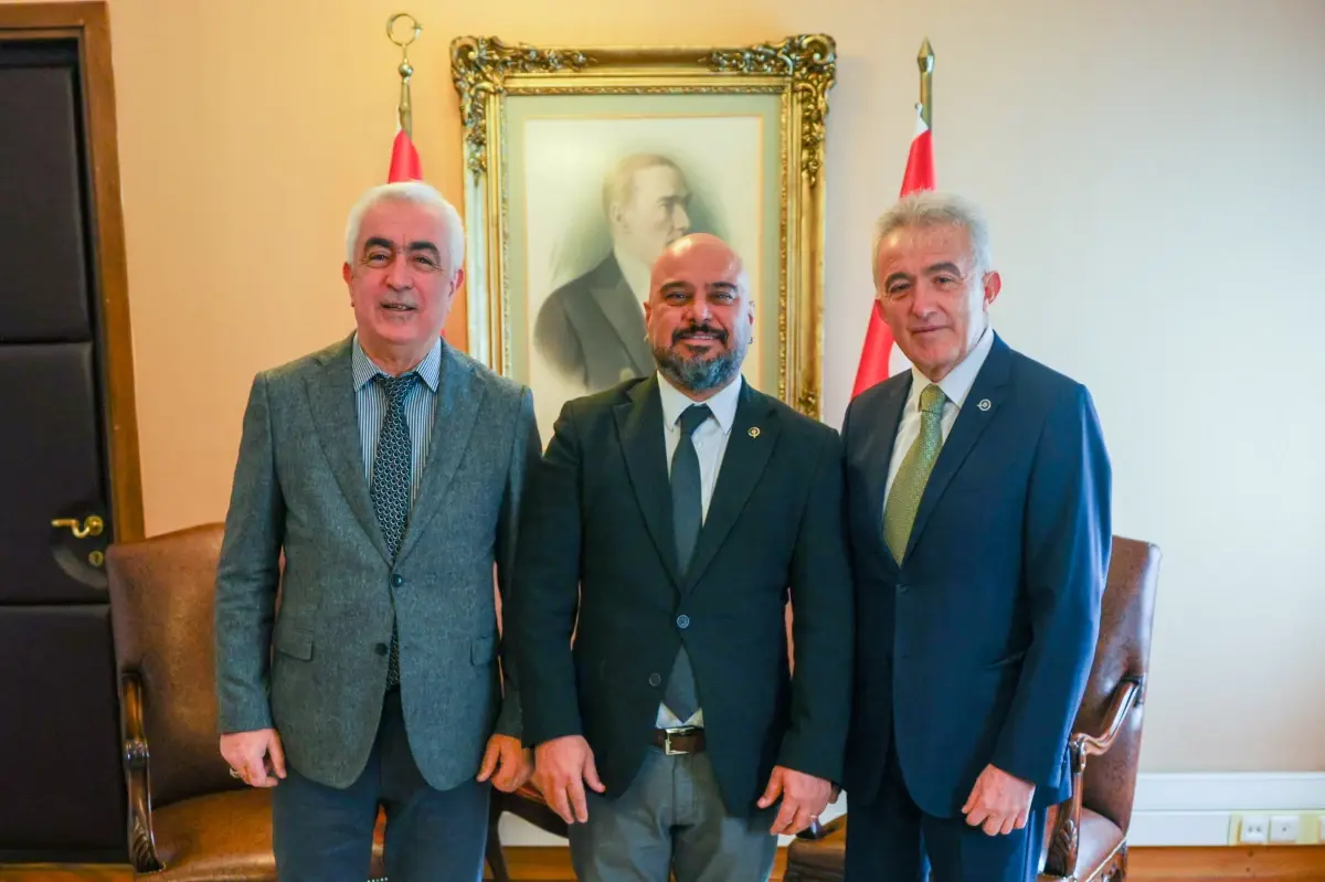 MHP Lideri Bahçeli, Foto Muhabirlerine Moral ve Destek Verdi