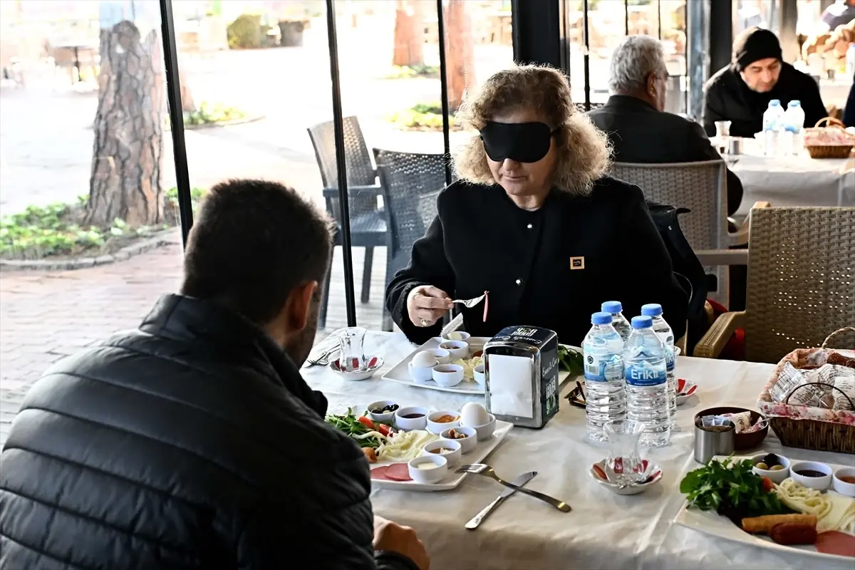 Antalya’da Beyaz Baston’la Görme Engellilere Farkındalık Etkinliği