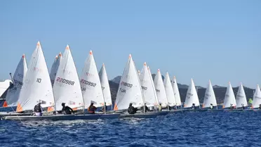 Yarışta mücadele eden tekne