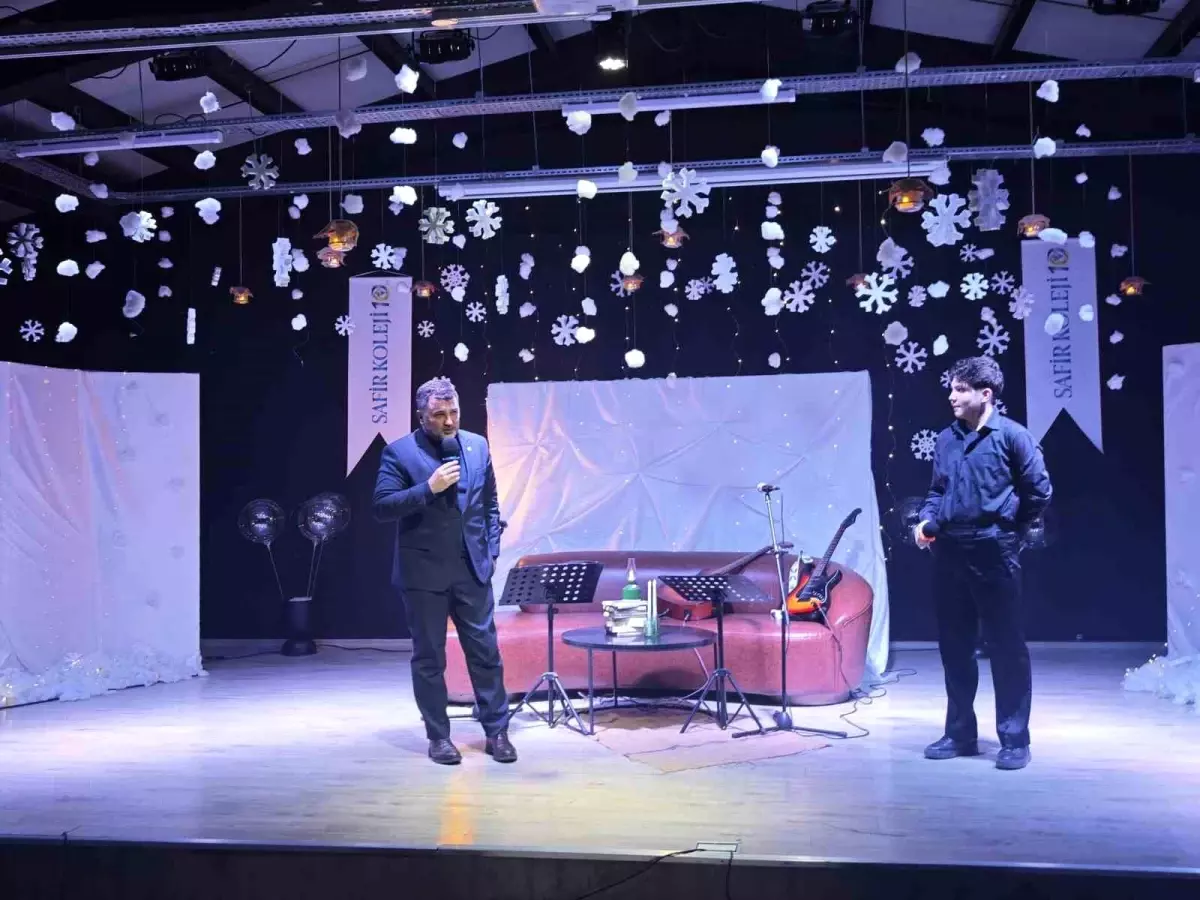 Baba-Oğul Şiir Gecesi: Necip Fazıl'ın Dizeleriyle Duygusal Anlar