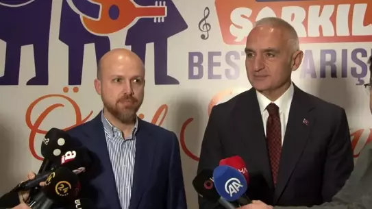 Yarışma sahnesinde ödül alan genç besteciler