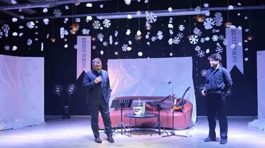 Baba ve oğul aynı sahnede şiir okurken