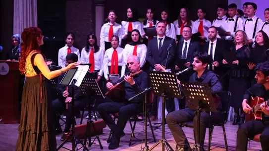 Konserde sahne alan meslek lisesi öğrencileri