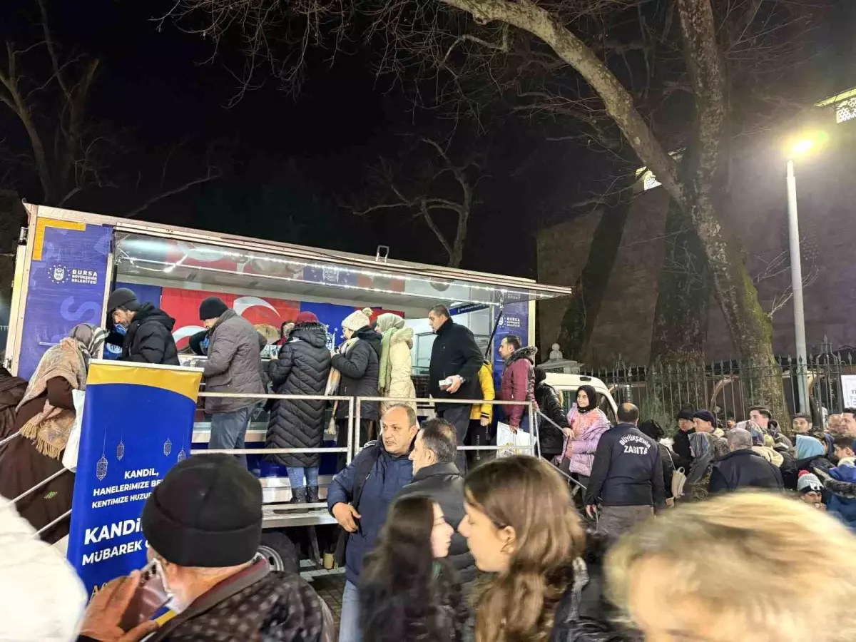Bursa’da Miraç Kandili Gecesi Ulu Cami’yi Coşkulu Dualar Doldurdu