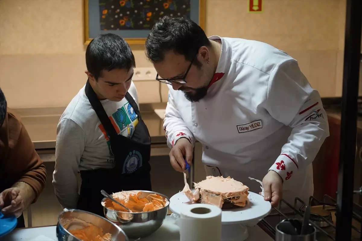 Edirne'de Özel Gereksinimli Öğrenciler İçin Renkli Pasta Atölyesi