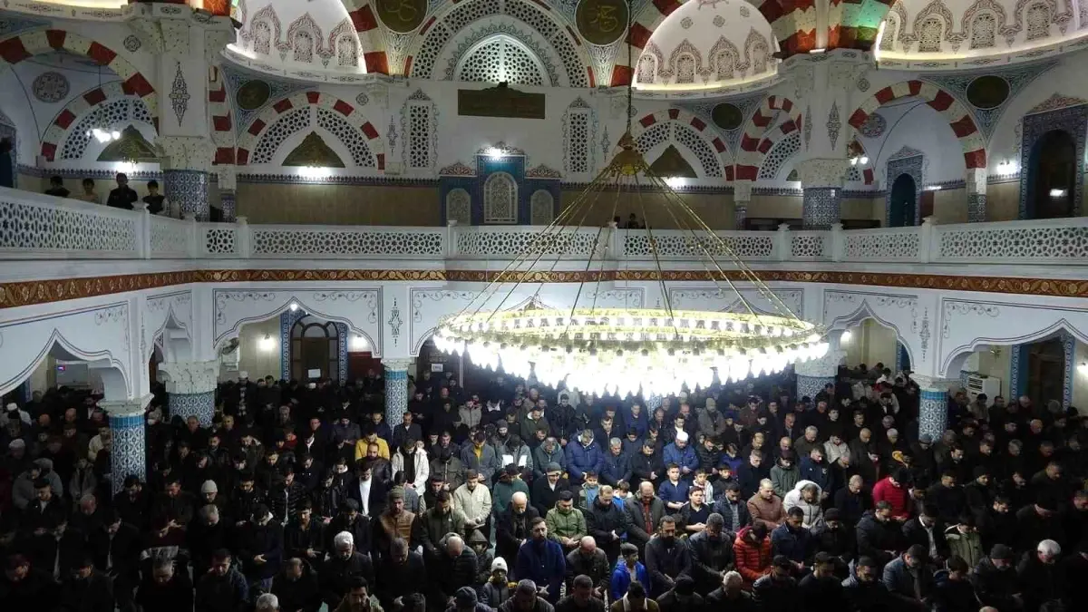 Kilis'te Miraç Kandili Coşkusu Camileri Doldurdu