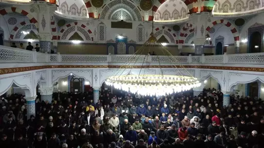 Kilis'te Miraç Kandili'nde camilerin iç mekan görüntüsü