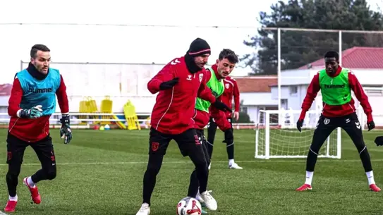 Samsunspor antrenman sahasındaki antrenman görüntüsü
