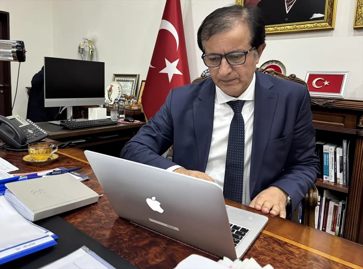 Prof. Dr. Emiroğlu, AA’nın “Yılın Kareleri” Yarışmasında Fotoğraf Kategorilerini Değerlendiriyor