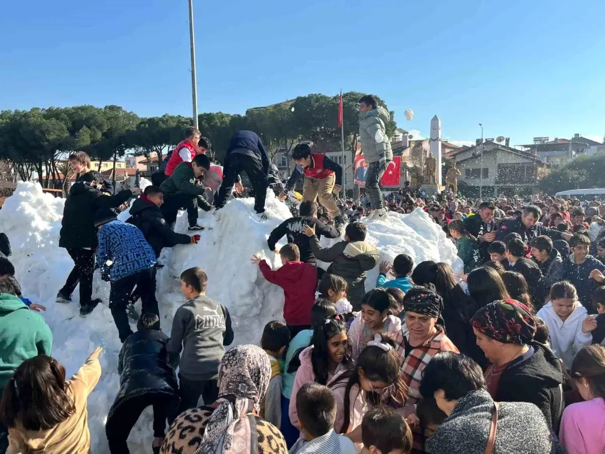 Germencik Belediyesi'nden Öğrencilere Kış Sürprizi: Kar Kamyonları Şehri Büyüledi