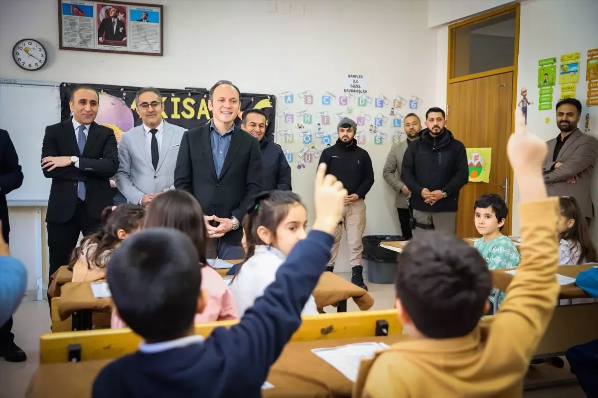 Şemdinli Kaymakamı Karne Töreninde Öğrencileri Teşvik Etti