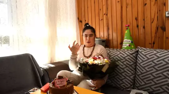 Doğum günü pastası ve sürpriz anı