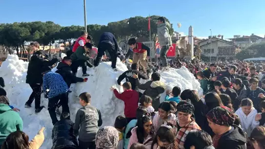 Germencik Belediyesi'nden Öğrencilere Kış Sürprizi: Kar Kamyonları Şehri Büyüledi
