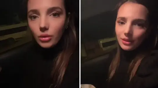 Anne arabada çocuğunu uyutmaya çalışıyor