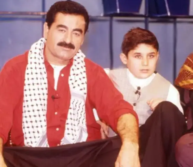 Sahne ışıkları altında Küçük İbo