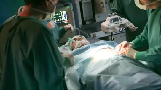 Arka Sokaklar gerilim sahnesi - Ali'nin kararlı bakışı