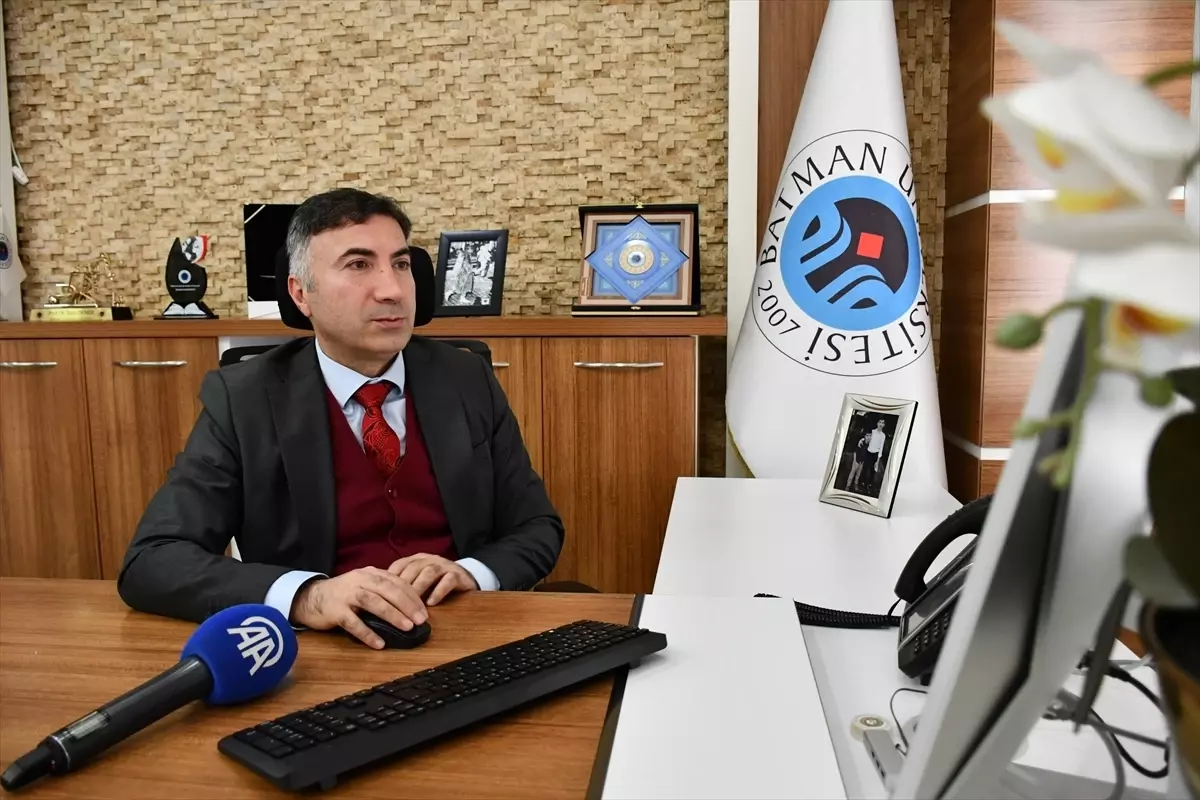 Batman Üniversitesi Rektörü Demir, AA’nın Yılın Kareleri Oylamasına Katıldı