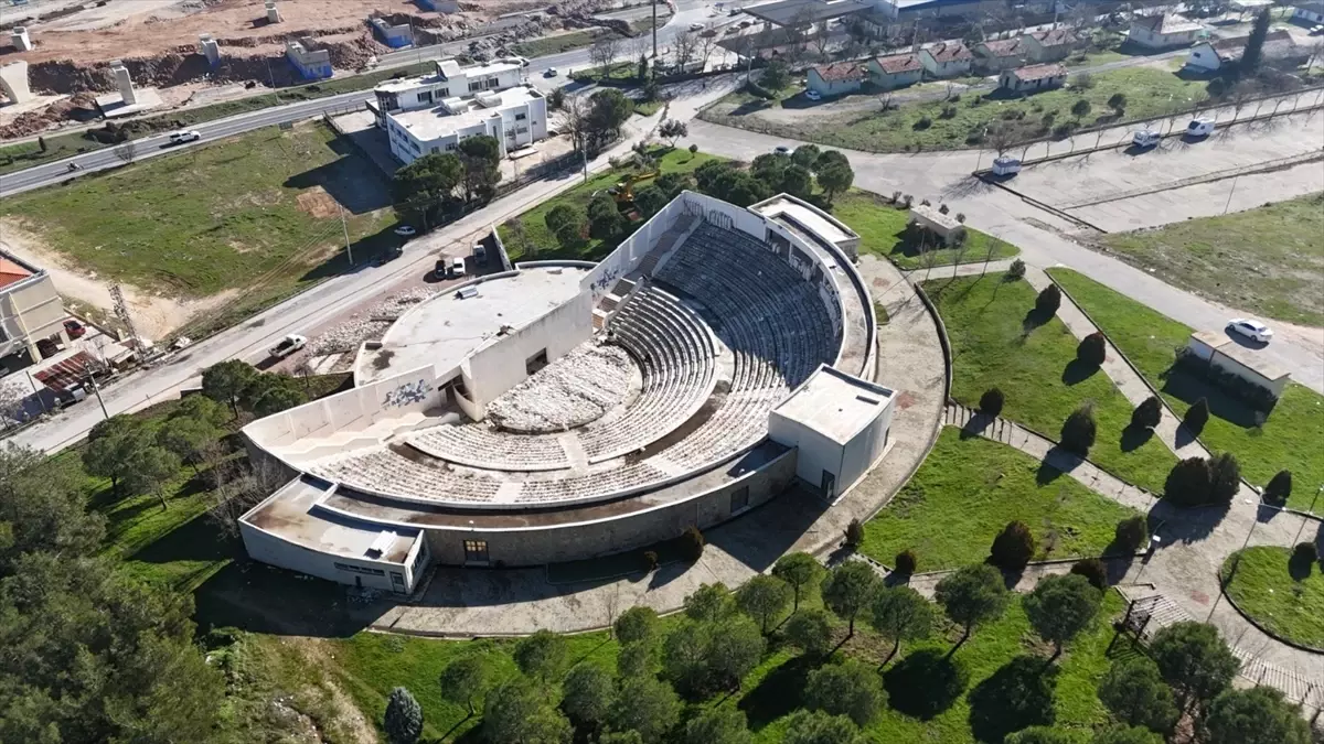 Muğla’da Prof. Dr. Şadan Gökovalı Açık Hava Tiyatrosu Yenileniyor