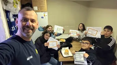 Pamukova’da Takdir Belgesi Alan Öğrencilere Bedava Tavuk Döner Lezzeti