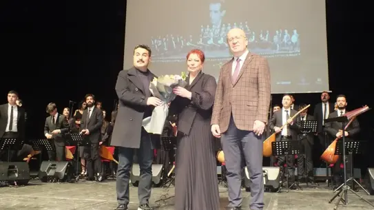 Sivas Devlet Türk Halk Müziği Korosu, Muzaffer Sarısözen'i Anma Konserinde Büyüledi