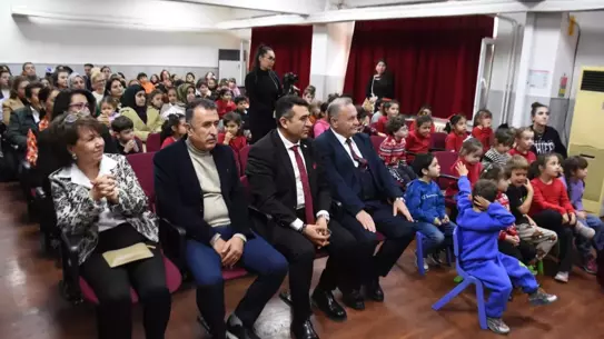 İzmir’de İlkokul Öğrencileri Tiyatroyla Sorumluluk ve Değerleri Keşfediyor