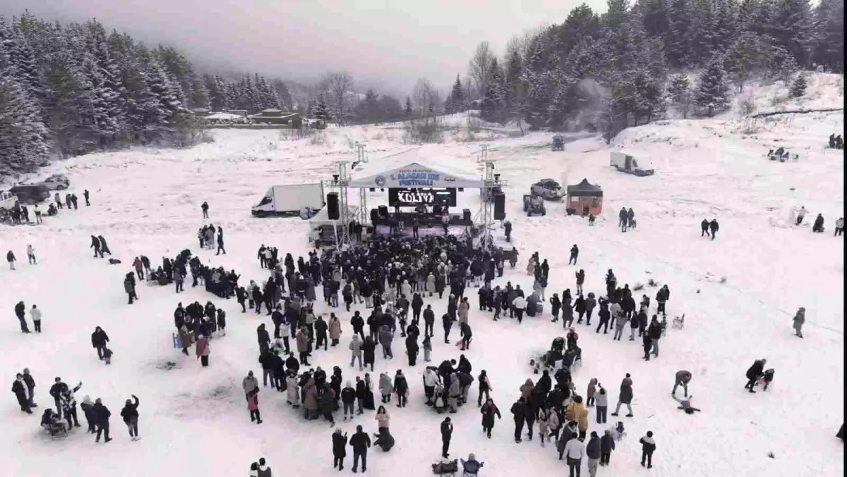 Bursa Kış Festivali’ne Yoğun Katılım Trafiği Duraklattı