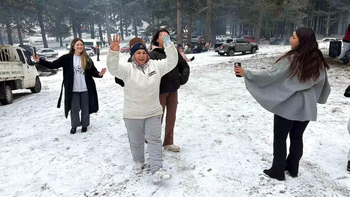 Edremit’te Bembeyaz Kar Yağışıyla Unutulmaz Kış Keyfi