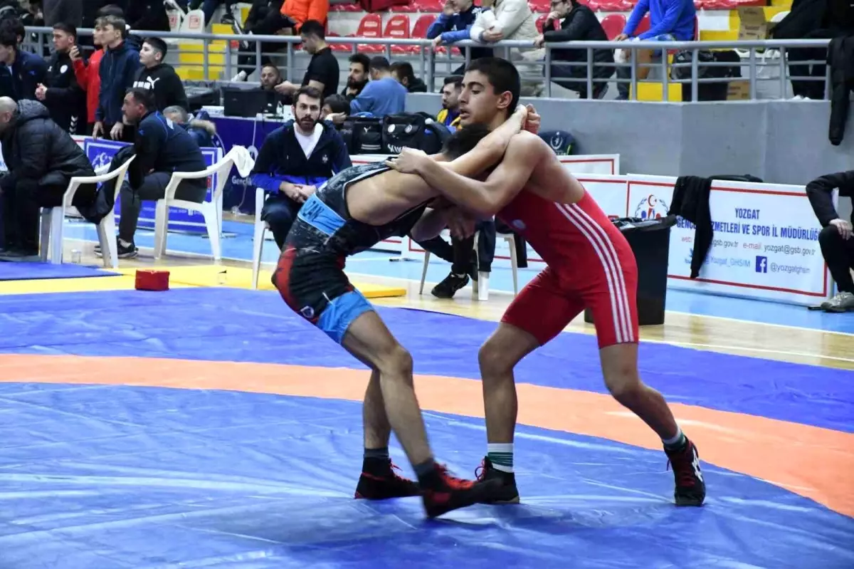 Yozgat'ta U17 Güreş Grup Müsabakaları 799 Sporcu ile Tamamlandı