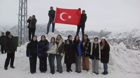 Zara'nın Kış Rüyası: Kar Festivali Büyüsü