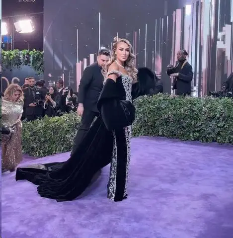 Şık bir balo kıyafeti