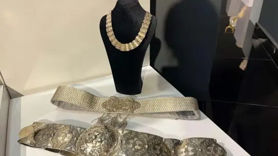 Defilede sergilenen gelin takıları